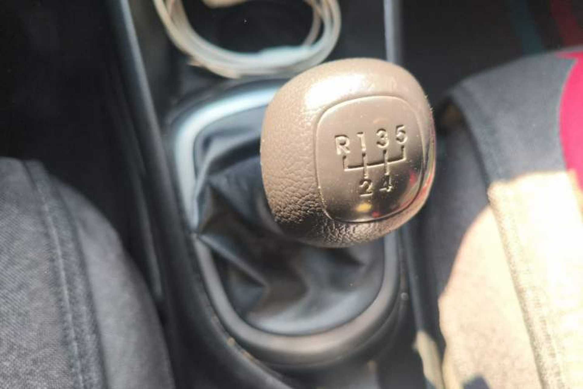 Used Kia K2 2015 Sedan 1.4L MT GLS Gear Lever
