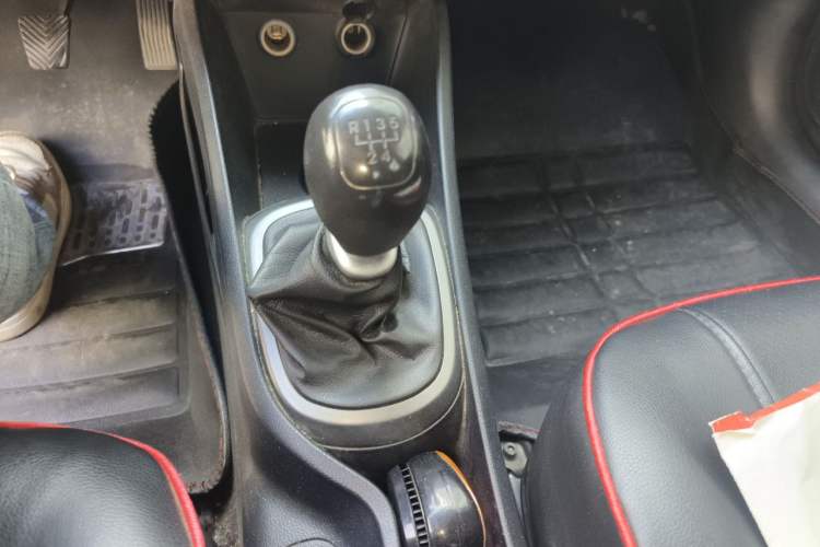 Used Kia K2 2015 Sedan 1.4L MT GLS Gear Lever