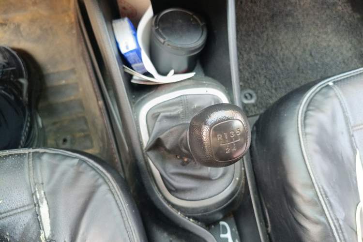 Used Kia K2 2015 Sedan 1.4L Manual Transmission GL Gear Lever