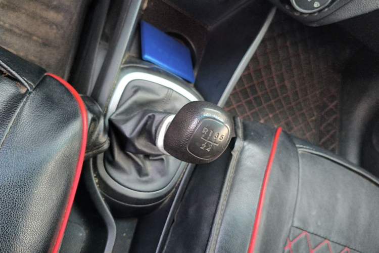 Used Kia K2 2015 Sedan 1.4L MT GLS Gear Lever