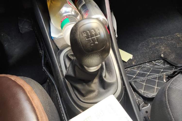 Used Kia K2 2015 Sedan 1.4L MT GLS Gear Lever