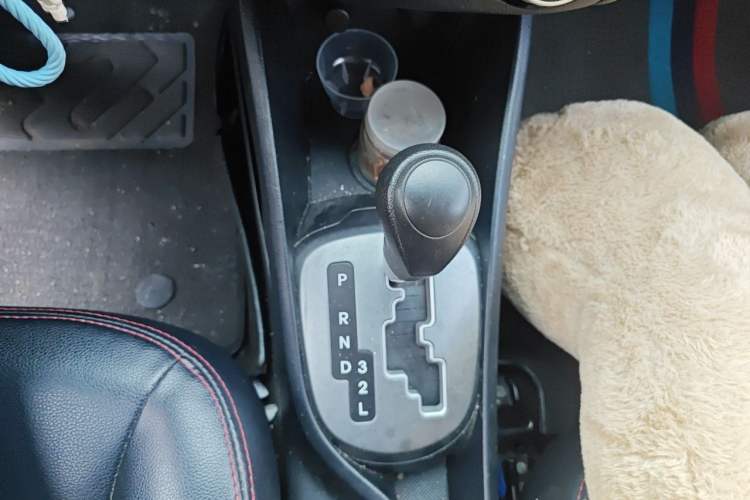 Used Kia K2 2015 Sedan 1.4L Automatic GLS Gear Lever