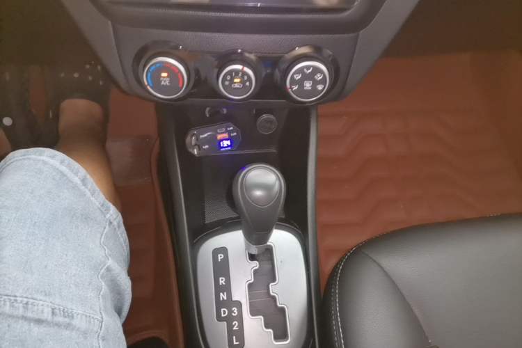 Used Kia K2 2015 Sedan 1.4L Automatic GLS Gear Lever