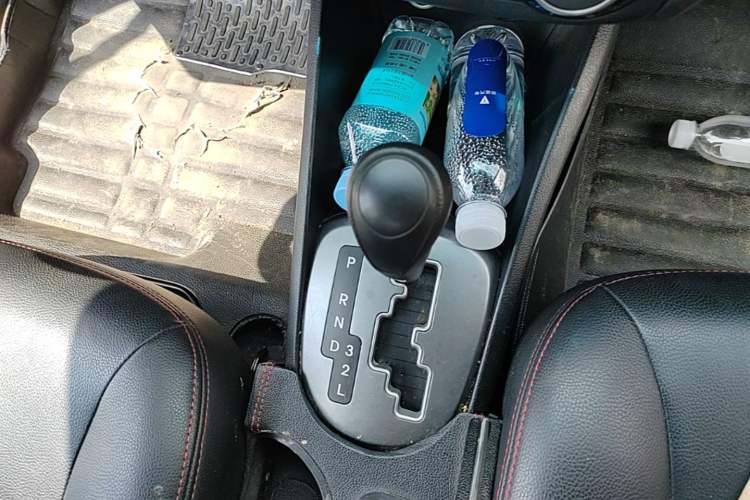 Used Kia K2 2015 Sedan 1.4L Automatic GLS Gear Lever