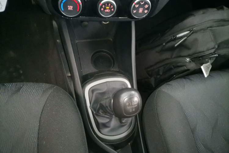 Used Kia K2 2015 Sedan 1.4L MT GLS Gear Lever