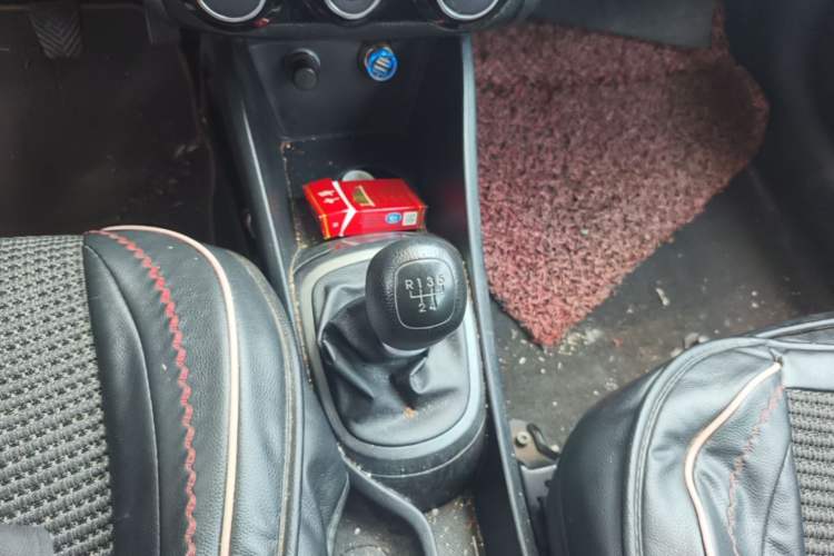 Used Kia K2 2015 Sedan 1.4L MT TOP Gear Lever
