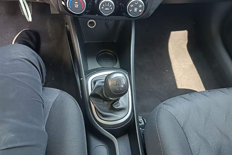 Used Kia K2 2015 Sedan 1.4L MT GLS Gear Lever
