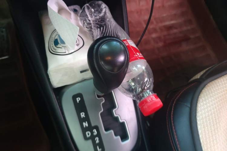 Used Kia K2 2015 Sedan 1.4L Automatic GLS Gear Lever