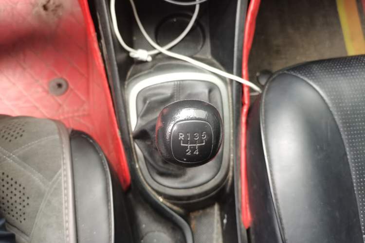 Used Kia K2 2015 Sedan 1.4L MT GLS Gear Lever