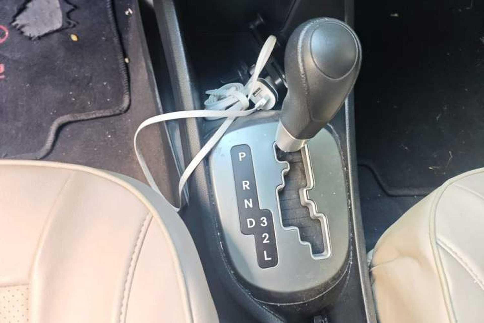 Used Kia K2 2015 Sedan 1.4L Automatic GLS Gear Lever
