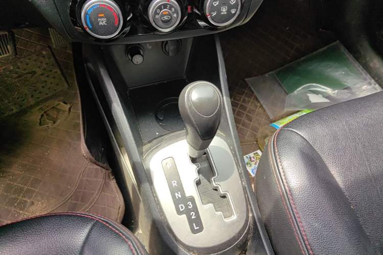 Used Kia K2 2015 Sedan 1.4L Automatic GLS Gear Lever