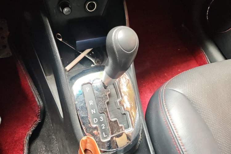 Used Kia K2 2015 Sedan 1.4L Automatic GLS Gear Lever