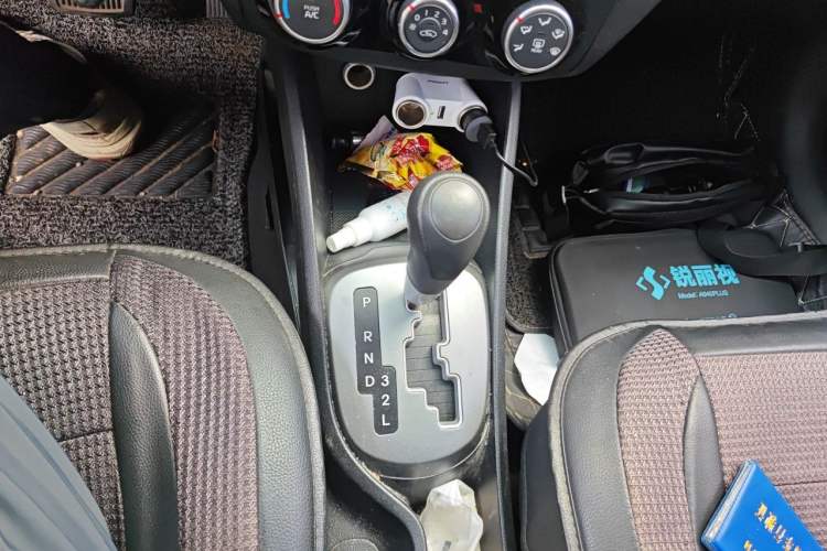 Used Kia K2 2015 Sedan 1.4L Automatic GLS Gear Lever