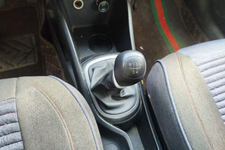 Used Kia K2 2015 Sedan 1.4L MT GLS Gear Lever