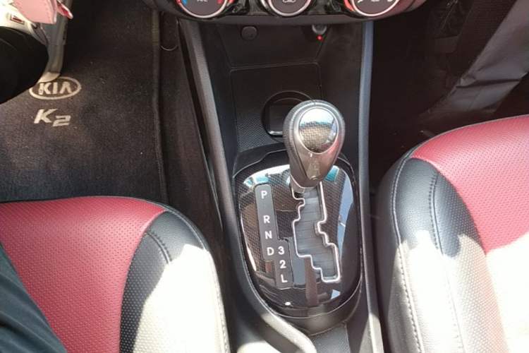 Used Kia K2 2015 Hatchback 1.4L AT GLS Cool Edition Gear Lever
