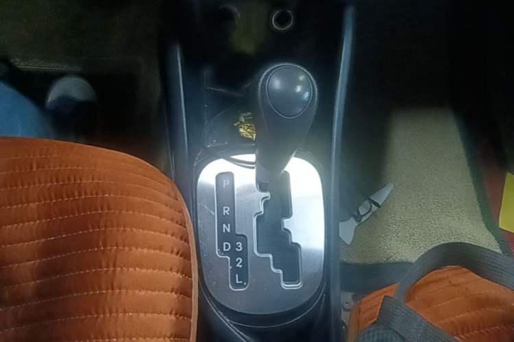 Used Kia K2 2015 Sedan 1.4L Automatic GLS Gear Lever