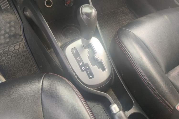 Used Kia K2 2015 Sedan 1.4L Automatic GLS Gear Lever