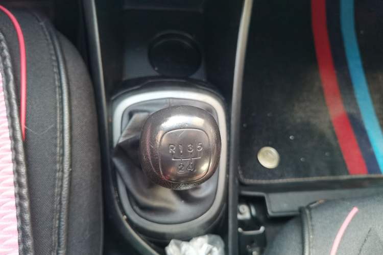 Used Kia K2 2015 Sedan 1.4L MT GLS Gear Lever