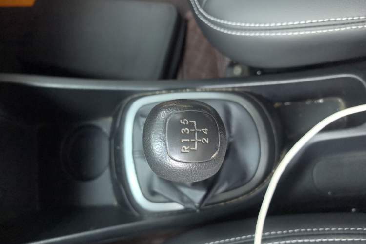 Used Kia K2 2015 Sedan 1.4L MT GLS Gear Lever