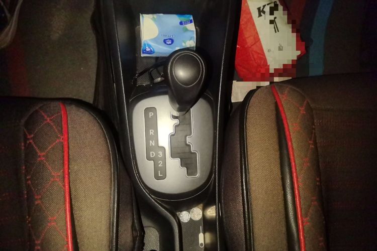 Used Kia K2 2015 Sedan 1.4L Automatic GLS Gear Lever