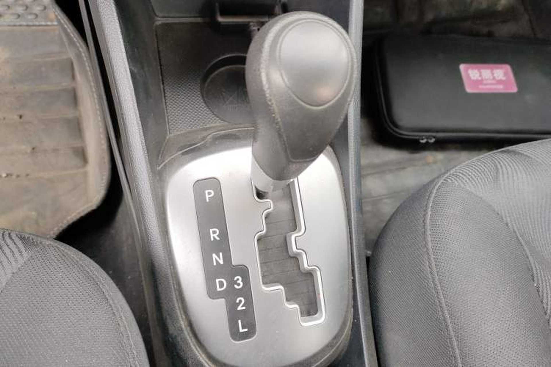 Used Kia K2 2015 Sedan 1.4L Automatic GLS Gear Lever
