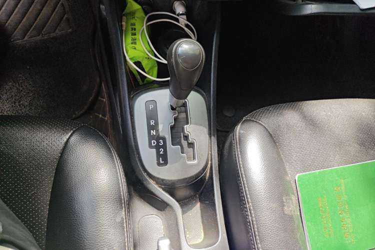 Used Kia K2 2015 Sedan 1.4L Automatic GLS Gear Lever