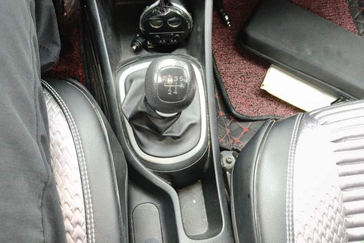 Used Kia K2 2015 Sedan 1.4L MT GLS Gear Lever