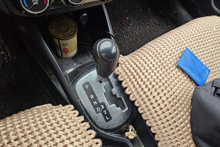 Used Kia K2 2015 Sedan 1.4L Automatic GLS Gear Lever
