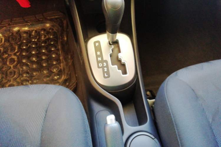 Used Kia K2 2015 Sedan 1.4L Automatic GLS Gear Lever