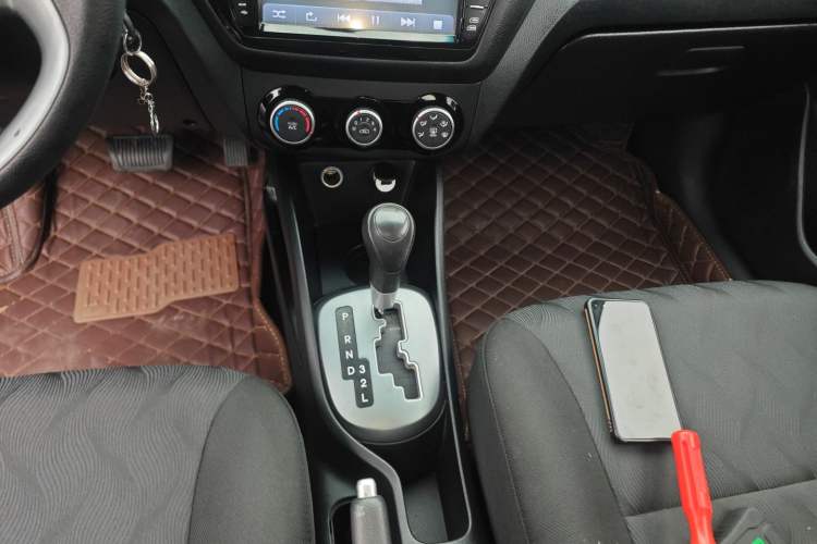 Used Kia K2 2015 Sedan 1.4L Automatic GLS Gear Lever