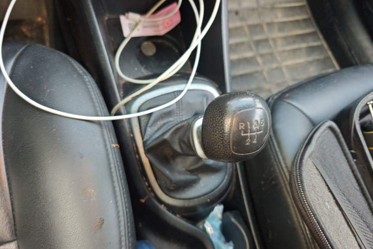 Used Kia K2 2015 Sedan 1.4L MT TOP Gear Lever