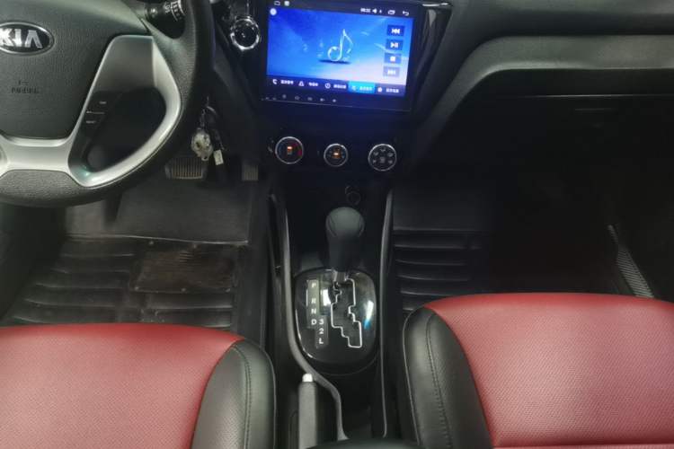 Used Kia K2 2015 Hatchback 1.4L AT GLS Cool Edition Gear Lever