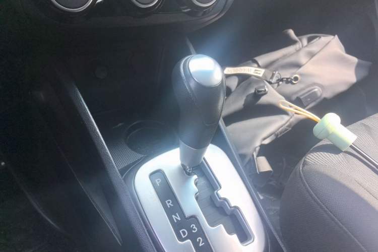 Used Kia K2 2015 Sedan 1.4L Automatic GLS Gear Lever
