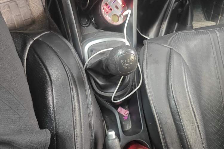 Used Kia K2 2015 Sedan 1.4L MT GLS Gear Lever