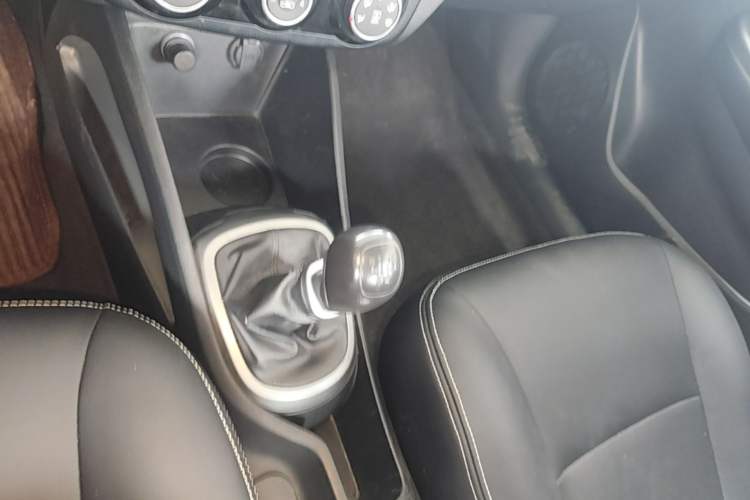 Used Kia K2 2015 Sedan 1.4L MT GLS Gear Lever