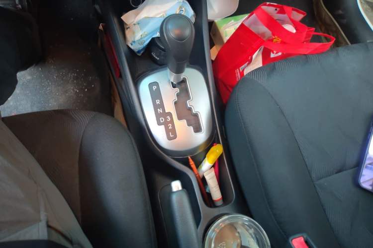 Used Kia K2 2015 Sedan 1.4L Automatic GLS Gear Lever