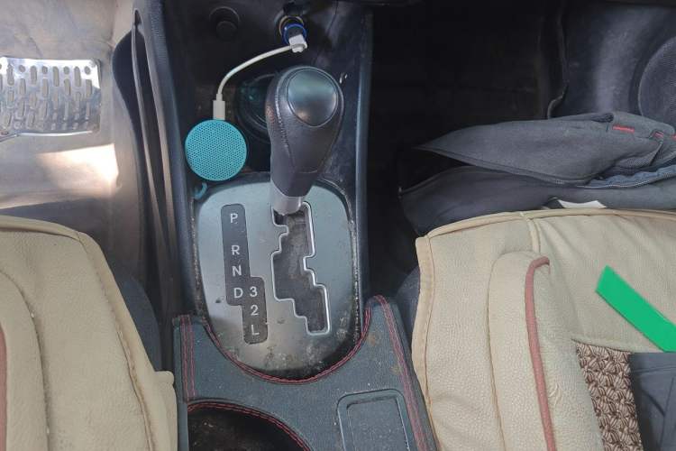 Used Kia K2 2015 Sedan 1.4L Automatic GLS Gear Lever