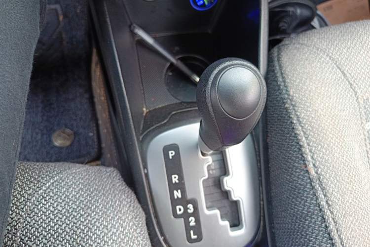 Used Kia K2 2015 Sedan 1.4L Automatic GLS Gear Lever