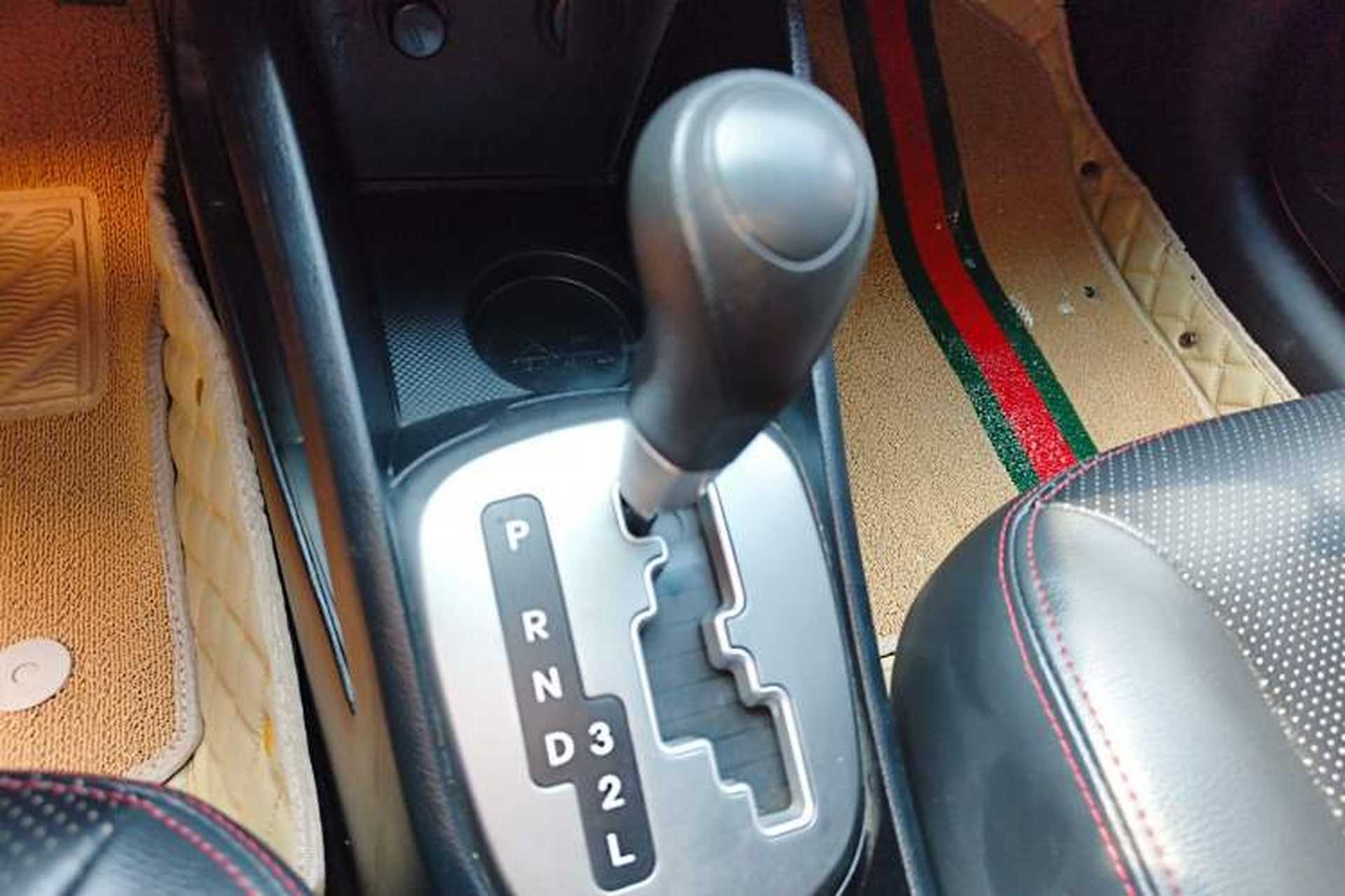 Used Kia K2 2015 Sedan 1.4L Automatic GLS Gear Lever