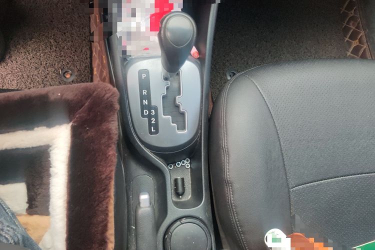 Used Kia K2 2015 Sedan 1.4L Automatic GLS Gear Lever