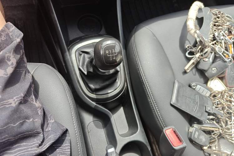 Used Kia K2 2015 Sedan 1.4L MT GLS Gear Lever