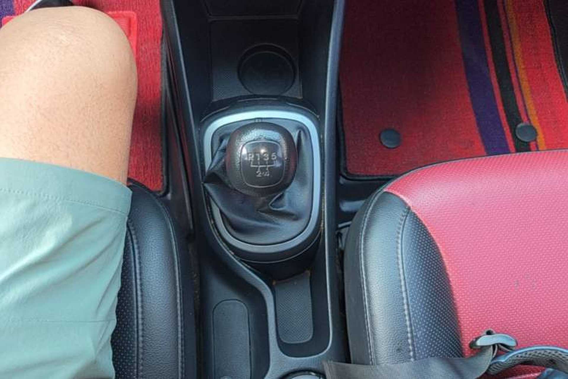 Used Kia K2 2015 Hatchback 1.4L MT GLS Cool Edition Gear Lever