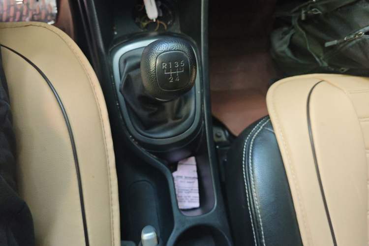 Used Kia K2 2015 Sedan 1.4L MT GLS Gear Lever