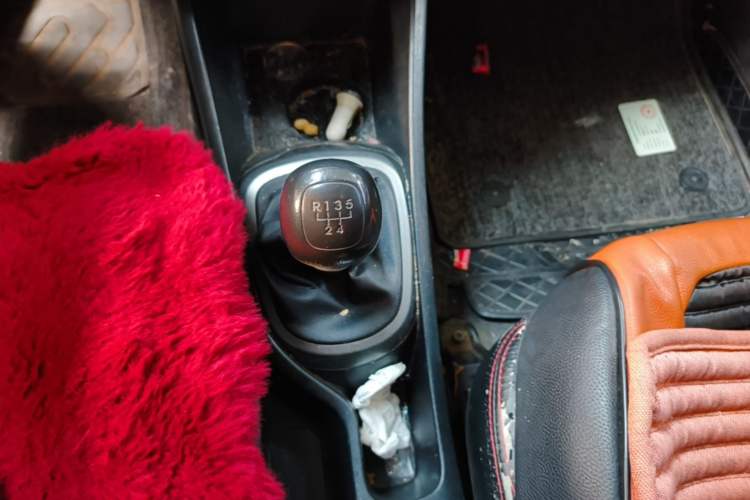 Used Kia K2 2015 Sedan 1.4L MT GLS Gear Lever