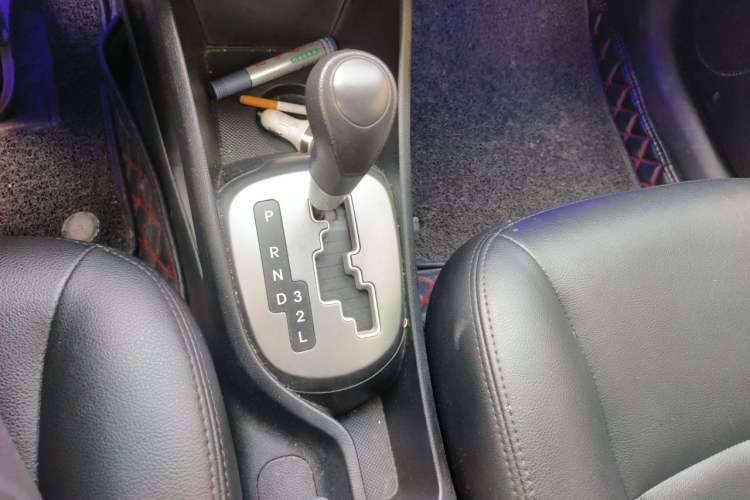 Used Kia K2 2015 Sedan 1.4L Automatic GLS Gear Lever