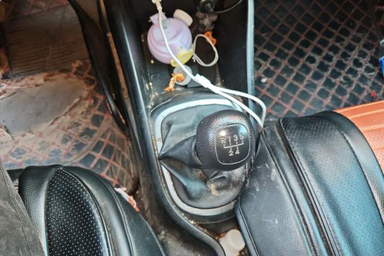 Used Kia K2 2015 Sedan 1.4L MT GLS Gear Lever