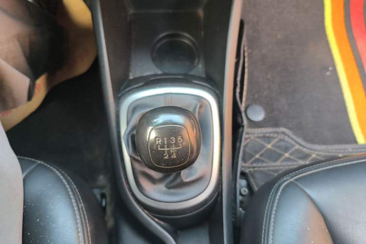 Used Kia K2 2015 Sedan 1.4L MT GLS Gear Lever