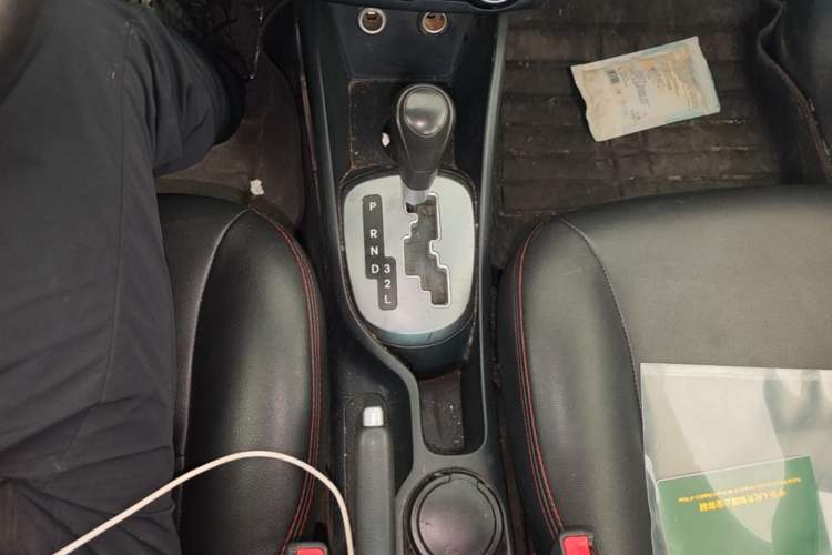 Used Kia K2 2015 Sedan 1.4L Automatic GLS Gear Lever