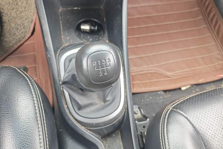 Used Kia K2 2015 Sedan 1.4L Manual Transmission GL Gear Lever