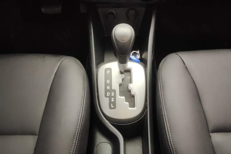 Used Kia K2 2015 Sedan 1.4L Automatic GLS Gear Lever